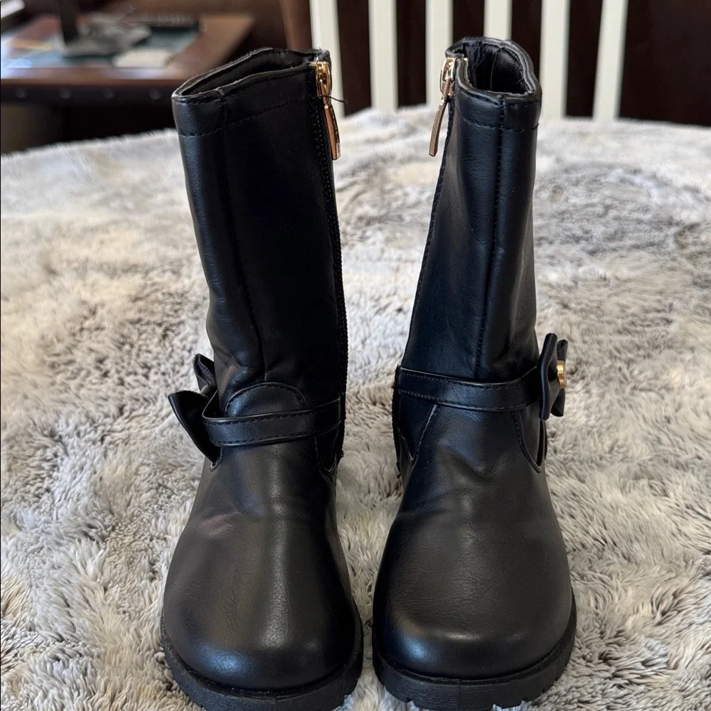 NWOT Bebe Girls Toddler 8 Black Gold Zipper Riding Boots Winter Bow Faux Leather
